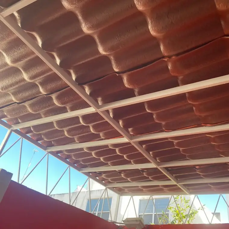 Rehabilitación de estructura metálica y techumbre residencial durante remodelación en Querétaro